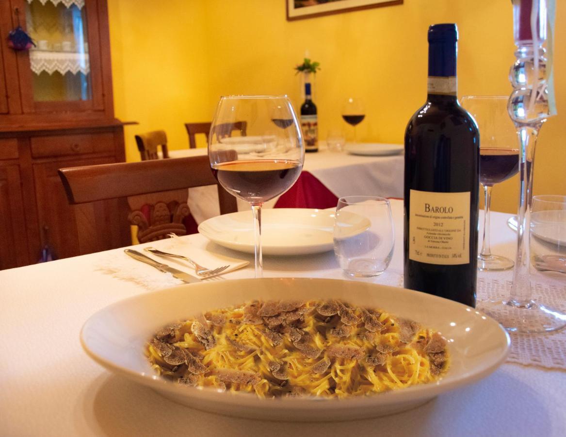 Villa Goccia Di Vino La Morra Exteriör bild