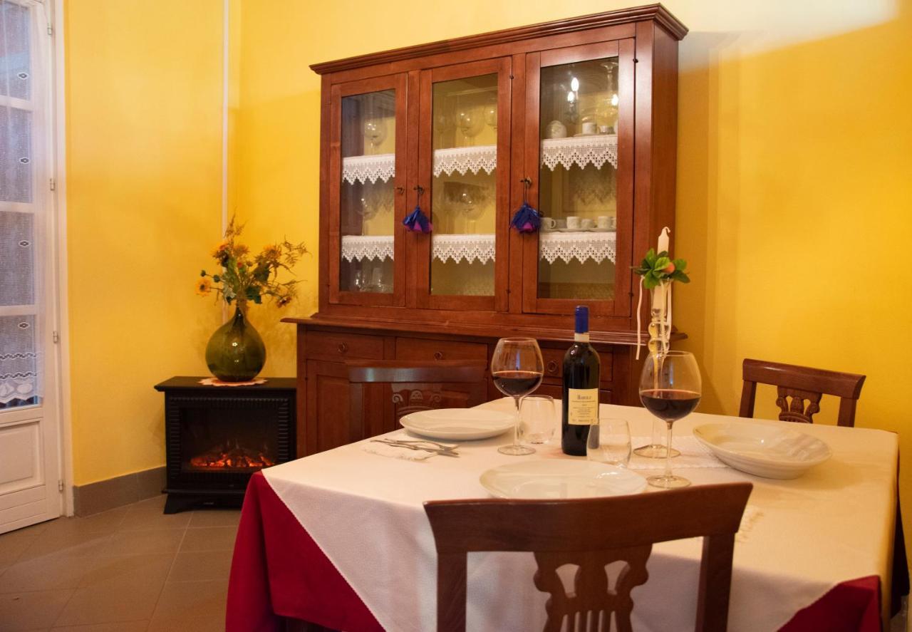 Villa Goccia Di Vino La Morra Exteriör bild