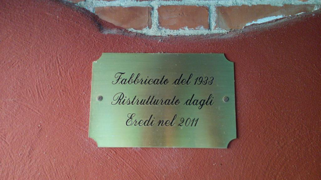 Villa Goccia Di Vino La Morra Exteriör bild