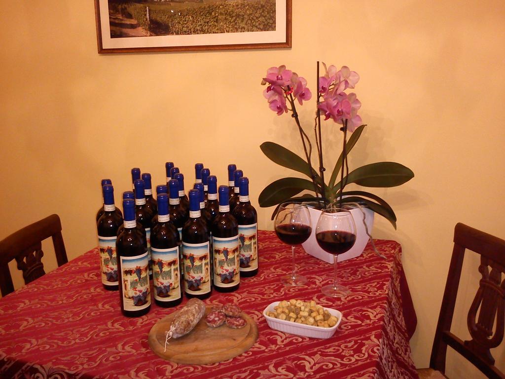 Villa Goccia Di Vino La Morra Exteriör bild