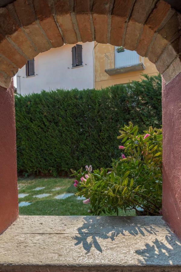 Villa Goccia Di Vino La Morra Exteriör bild