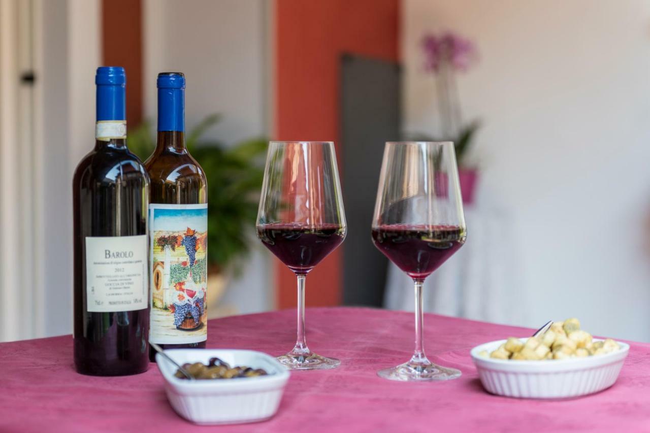 Villa Goccia Di Vino La Morra Exteriör bild