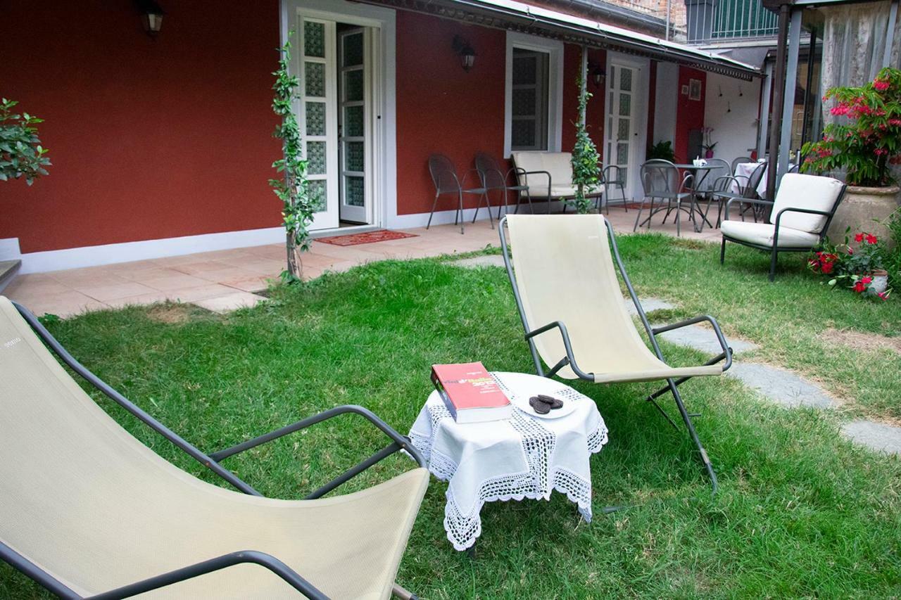 Villa Goccia Di Vino La Morra Exteriör bild